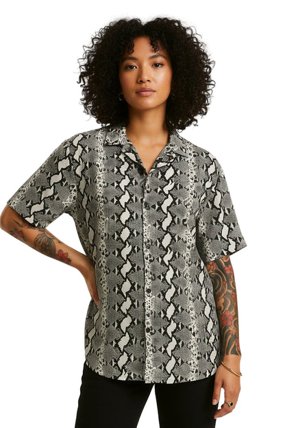 woman wearing mens shirt Short Sleeve Loose Snake Shirt 